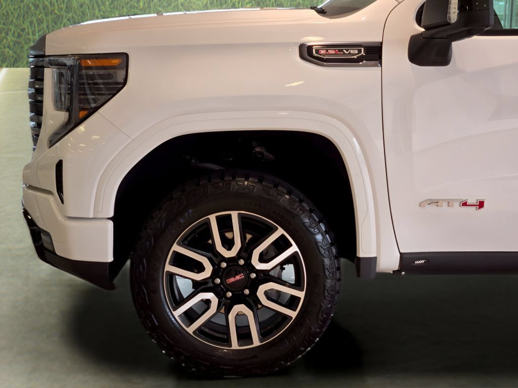 Used 2024 GMC Sierra 1500 AT4 w/ Technology Package AWD/4WD image 9