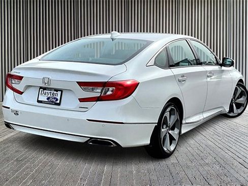 Used 2018 Honda Accord Touring image 2