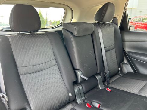 Used 2017 Nissan Rogue SV AWD/4WD image 17