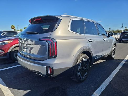 Used 2024 Kia Telluride EX image 9