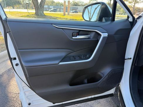 Used 2025 Toyota RAV4 XLE AWD/4WD image 14