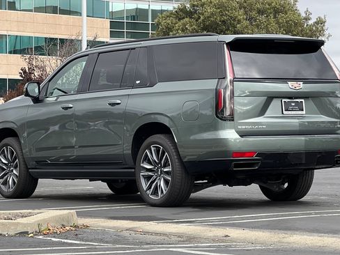 Used 2023 Cadillac Escalade ESV Sport w/ Touring Package image 6