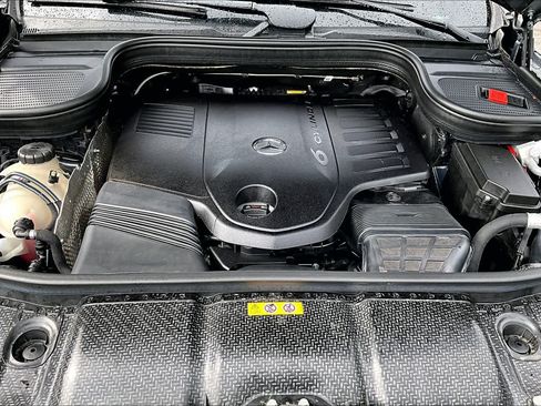 Used 2025 Mercedes-Benz GLS 450 4MATIC image 34