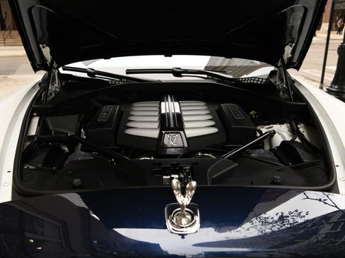 Used 2020 Rolls-Royce Dawn RWD image 16