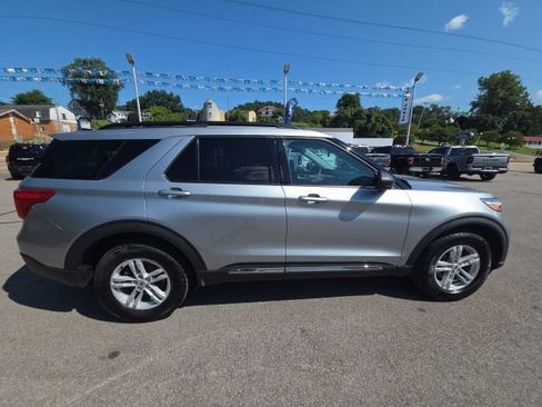 Used 2022 Ford Explorer XLT w/ Equipment Group 202A AWD/4WD image 10