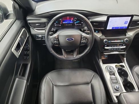 Used 2020 Ford Explorer XLT w/ Equipment Group 202A AWD/4WD image 15
