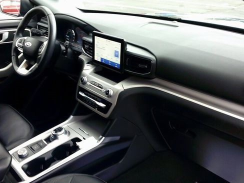 Used 2023 Ford Explorer XLT w/ Equipment Group 202A image 29