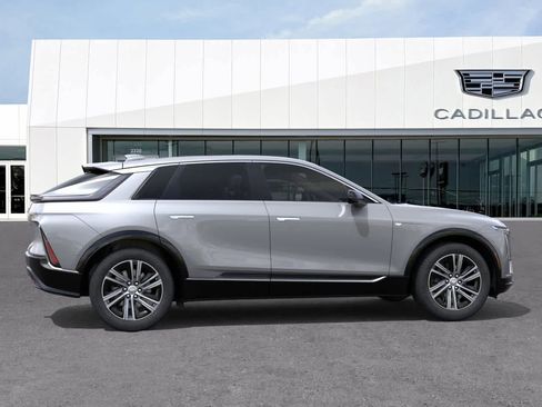New 2024 Cadillac Lyriq Luxury w/ LPO, Floor Liner Package image 5