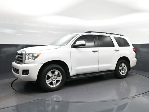 Used 2013 Toyota Sequoia SR5 RWD image 3