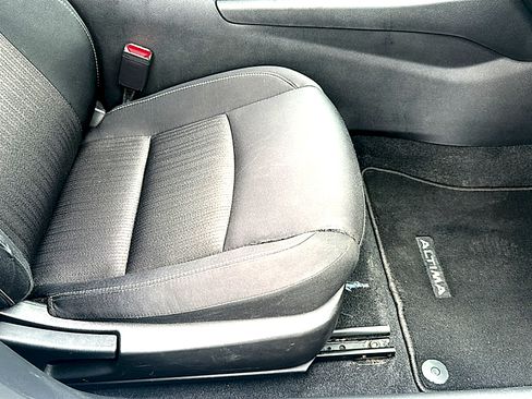 Used 2025 Nissan Altima 2.5 SV FWD image 25