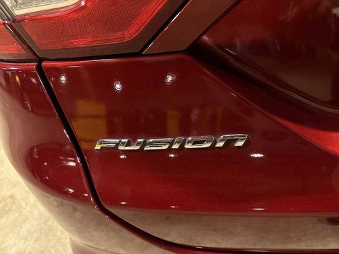 Used 2016 Ford Fusion SE image 25