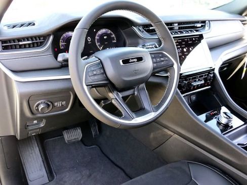 New 2025 Jeep Grand Cherokee L Altitude image 8