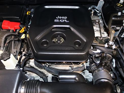 Used 2022 Jeep Wrangler Unlimited Sahara w/ Cold Weather Group image 97