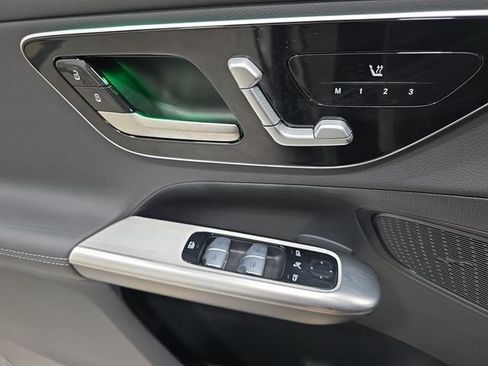 Used 2024 Mercedes-Benz GLC 300 4MATIC image 28