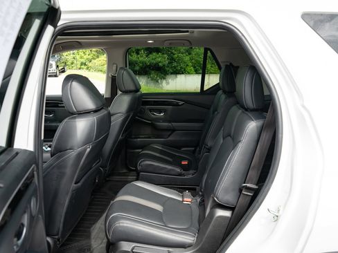 Used 2023 Honda Pilot Touring image 19