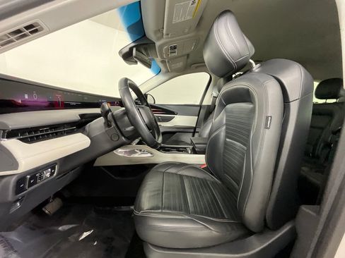 Used 2024 Lincoln Nautilus Reserve image 16