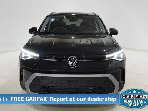 Used 2025 Volkswagen Taos SE FWD image 2