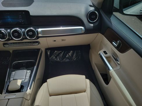 Certified 2022 Mercedes-Benz GLB 250 image 18