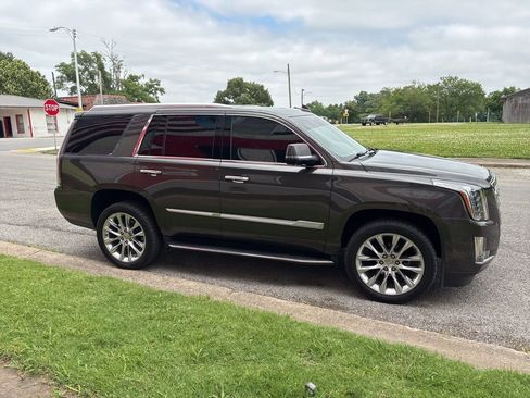Used 2020 Cadillac Escalade Luxury AWD/4WD image 8