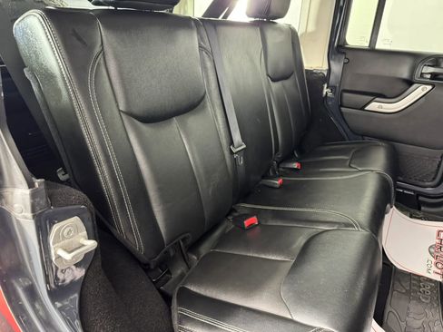 Used 2016 Jeep Wrangler Unlimited Rubicon AWD/4WD image 32