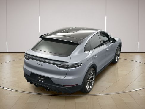 Certified 2022 Porsche Cayenne Turbo GT AWD/4WD image 37
