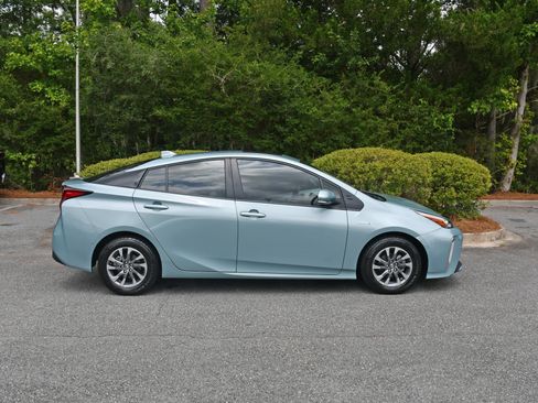 Certified 2022 Toyota Prius Limited w/ Premium Convenience Package FWD image 5