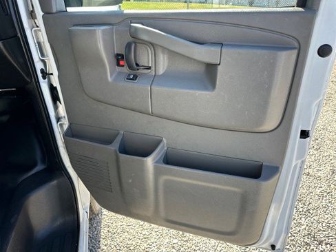 Used 2016 Chevrolet Express 2500 Extended image 27