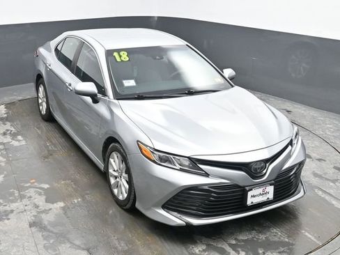 Used 2018 Toyota Camry LE image 18
