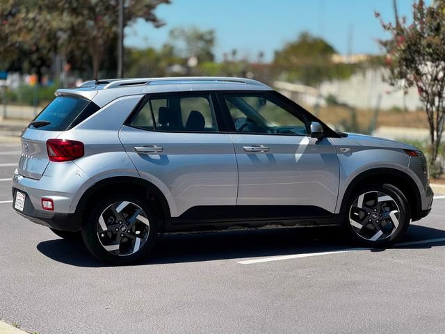 Used 2025 Hyundai Venue SEL FWD image 19