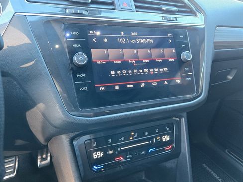 Used 2022 Volkswagen Tiguan SEL R-Line image 17
