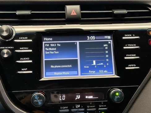 Used 2019 Toyota Camry SE w/ Carpet Mat Package FWD image 9
