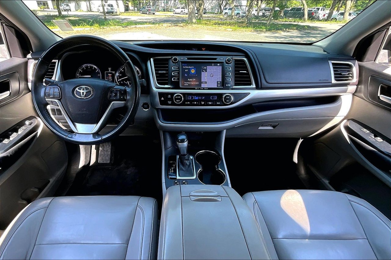 Used 2016 Toyota Highlander XLE FWD image 7