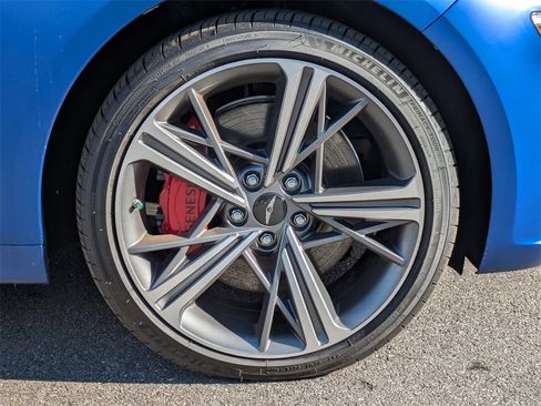 Used 2025 Genesis G70 3.3T Advanced image 9