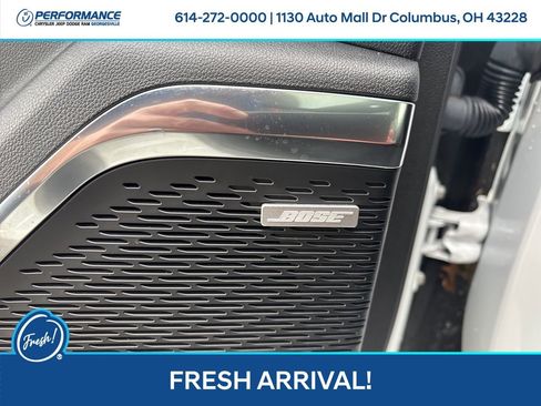 Used 2025 Chevrolet Traverse RS image 13