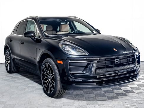 Certified 2024 Porsche Macan image 8