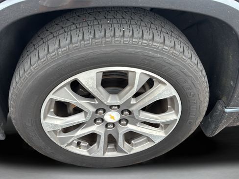 Used 2018 Chevrolet Traverse Premier w/ Driver Confidence II Package FWD image 9