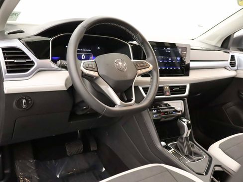 Used 2025 Volkswagen Taos SE FWD image 14