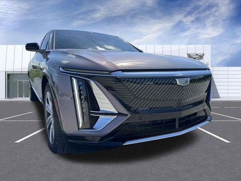 Used 2024 Cadillac Lyriq Tech w/ Driver Assist Package AWD/4WD image 8