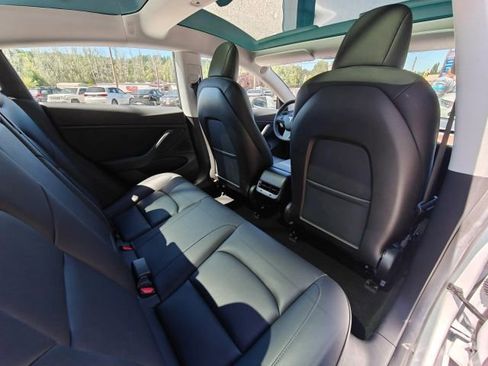 Used 2019 Tesla Model 3 Mid Range image 22