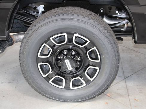 New 2026 Ford F250 Platinum image 17