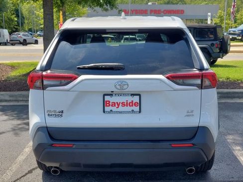Certified 2022 Toyota RAV4 LE AWD/4WD image 6