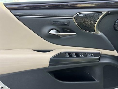 Used 2021 Lexus ES 350 Ultra Luxury w/ Accessory Package 2 image 28