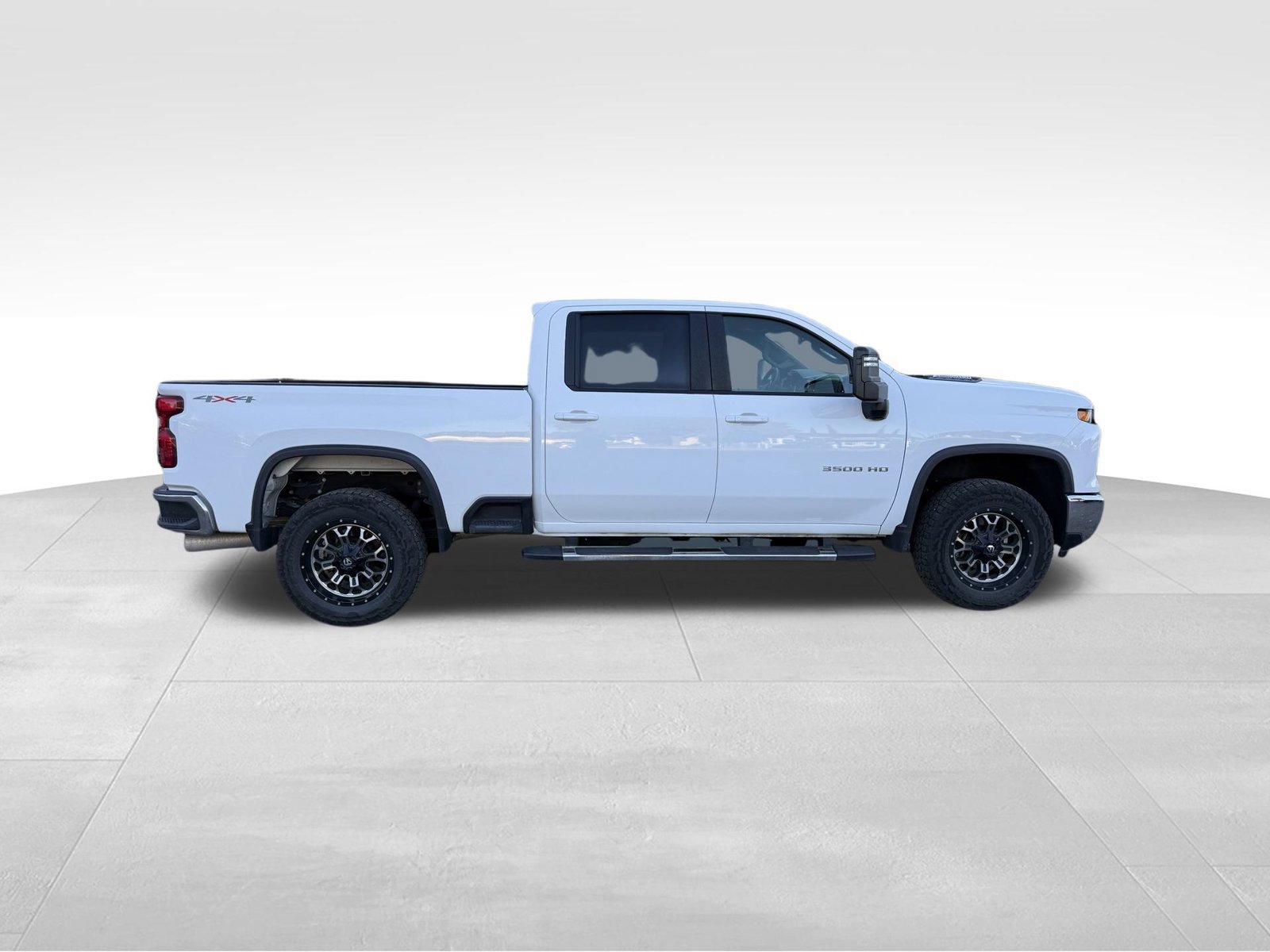 Used 2024 Chevrolet Silverado 3500 LT w/ Convenience Package AWD/4WD image 2