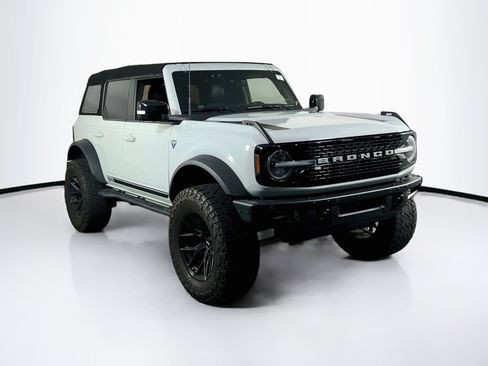 Used 2021 Ford Bronco First Edition AWD/4WD image 3