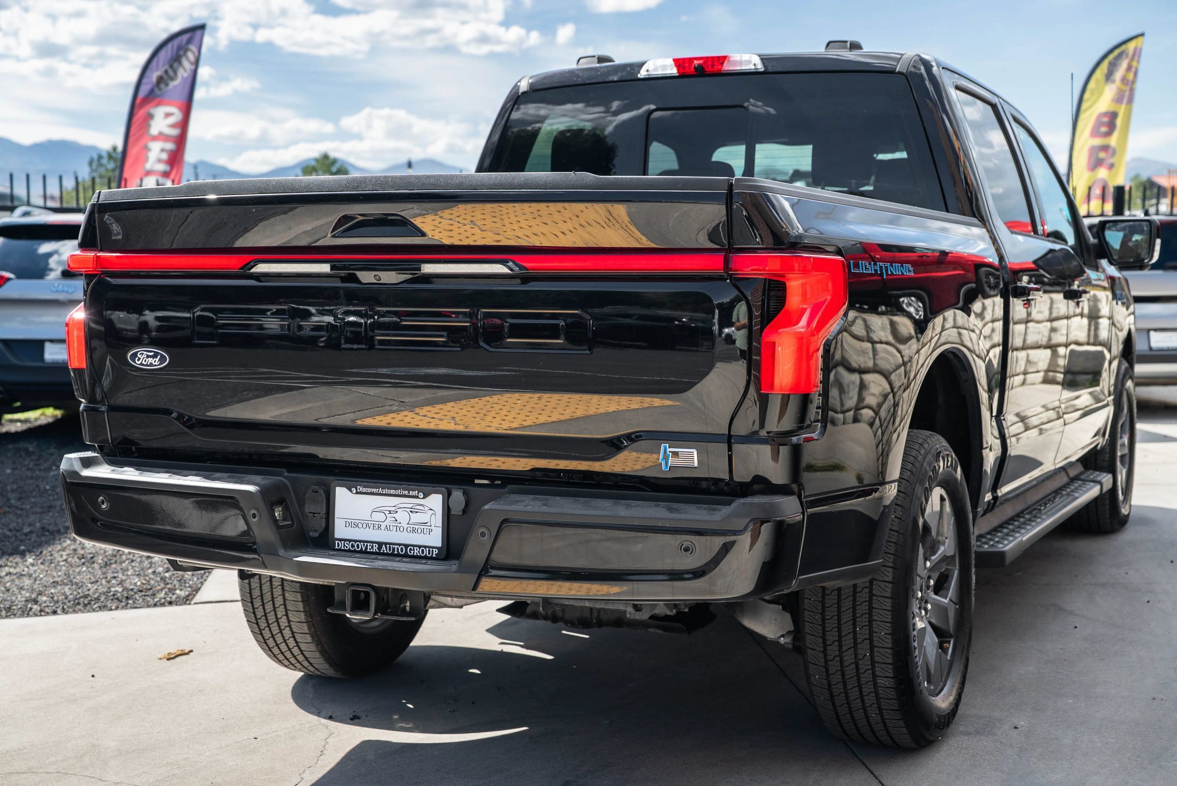 Used 2025 Ford F150 Lightning Lariat AWD/4WD image 8