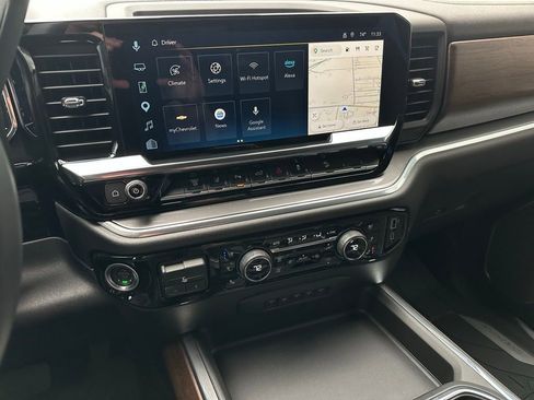 Used 2025 Chevrolet Silverado 2500 High Country w/ High Country Premium Package image 24