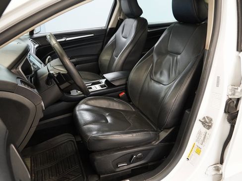 Used 2019 Ford Fusion Titanium image 3