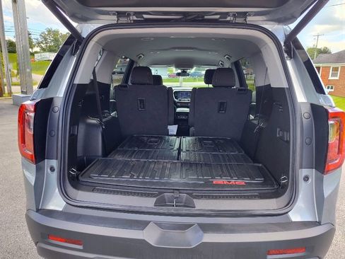 Used 2023 GMC Acadia SLE w/ Driver Convenience Package image 10