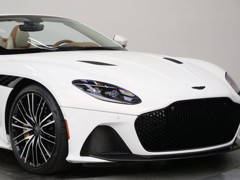 Used 2022 Aston Martin DBS Superleggera Volante RWD image 53