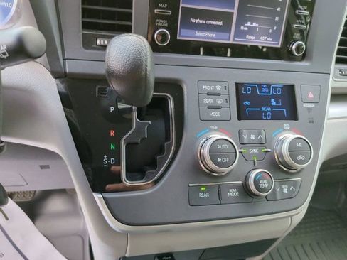Certified 2020 Toyota Sienna L FWD image 15